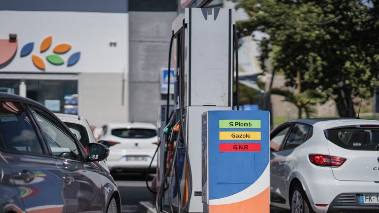 Carburants : les prix sont-ils vraiment plafonnés à La Réunion, comme l&rsquo;affirme Mathilde Panot ?