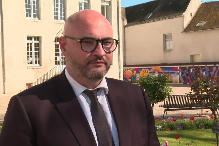 De gilet jaune à maire d&rsquo;extrême droite : qui est Côme Dunis, premier maire Rassemblement national de Montargis