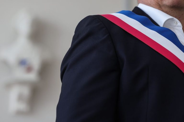 S&rsquo;attaquer à ma famille, c&rsquo;est trop : un mois après son élection, ce maire démissionne après avoir reçu deux lettres de menaces