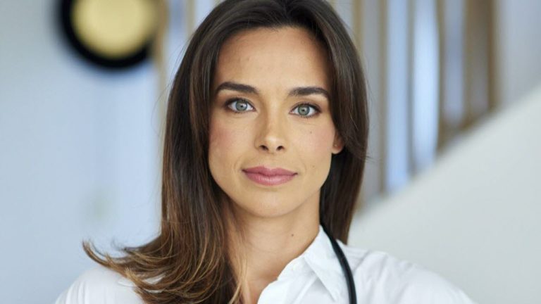 À l’hôpital, c’était compliqué pour les femmes : Marine Lorphelin évoque ses années d’études en médecine