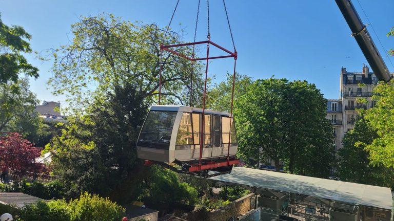 Rénovation du funiculaire de Montmartre : des cabines suspendues dans les arbres en cours