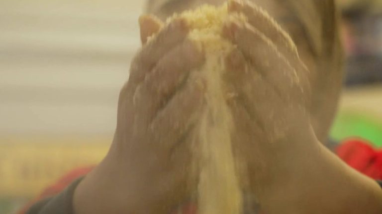 Réinvention du couscous : la semoule d’orge au pastis inspirée de la bouillabaisse.