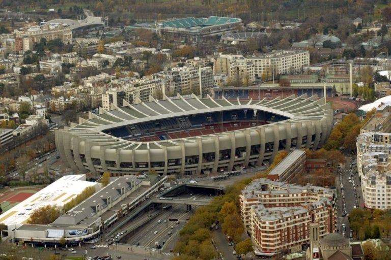 Vente du Parc des Princes : analyse des enjeux pour le football français et ses acteurs