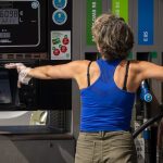 Mes courses ne sont plus rentables : face à la flambée des prix des carburants, cette chauffeuse de VTC « pense à changer de métier »
