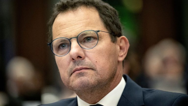 La Bourgogne-Franche-Comté supprime 1 700 places de formation en raison d&rsquo;un budget réduit par l&rsquo;État.