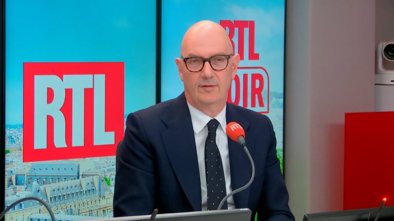 Le Smic augmentera d&rsquo;au moins 2 % en juin si l&rsquo;inflation d&rsquo;avril se confirme, selon Roland Lescure.