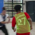 Des mères de Seine-Saint-Denis s&rsquo;illustrent en jouant au football lors d&rsquo;un événement local.
