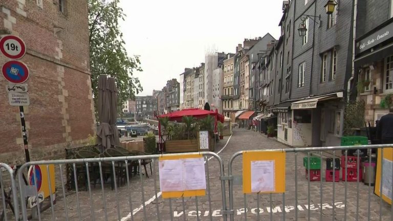 Risque d&rsquo;effondrement : les commerçants de Honfleur incertains quant à la réouverture.