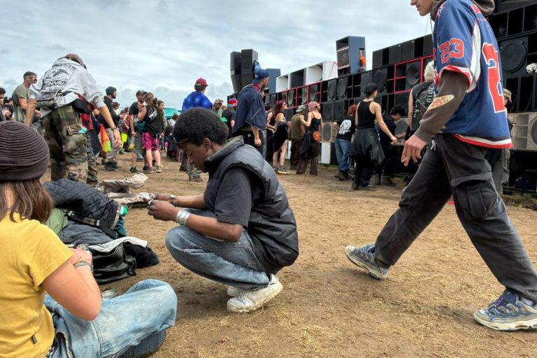 Affrontements au teknival de Cornusse : plusieurs blessés lors d&rsquo;une intervention policière