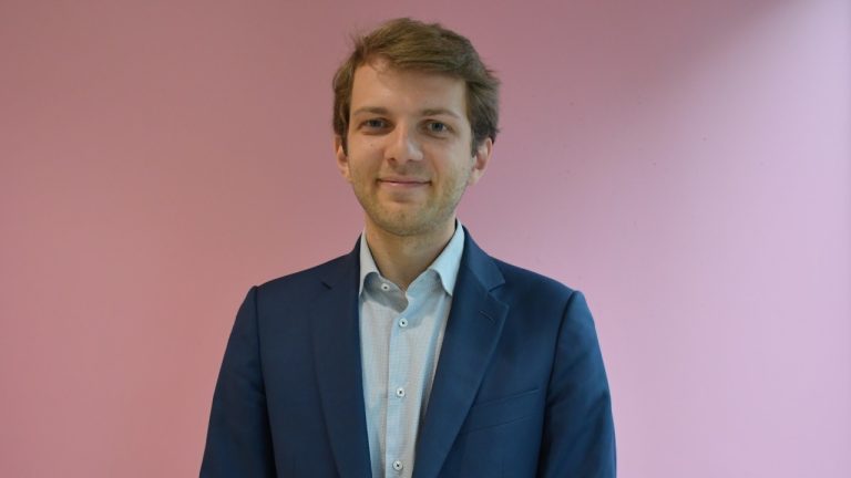 Pierre Oliver réagit : une vidéo ne définit pas une stratégie politique claire.