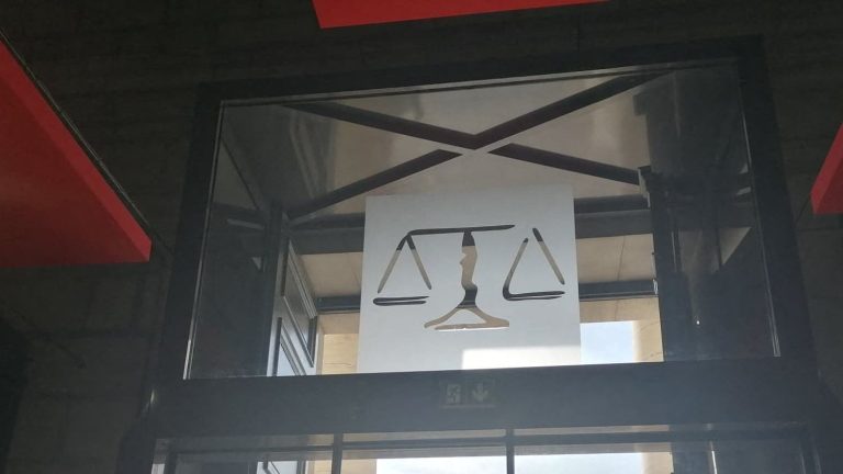 Quatre personnes interpellées à Pau après le meurtre d&rsquo;un homme sur un parking.