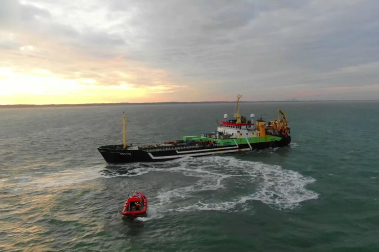 Crise de la pêche : Le navire industriel néerlandais Annie Hillina inquiète les professionnels à Boulogne-sur-Mer