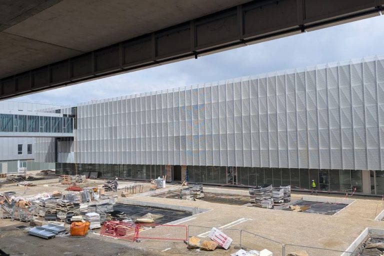 Ouverture du CHU de Nantes reportée à 2028 après liquidation d&rsquo;un prestataire du chantier.