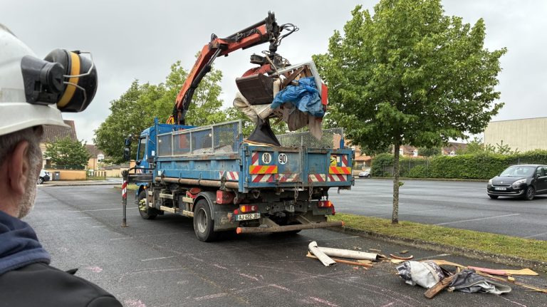 Poitiers organise une tournée pour retirer les dépôts sauvages d&rsquo;encombrants.