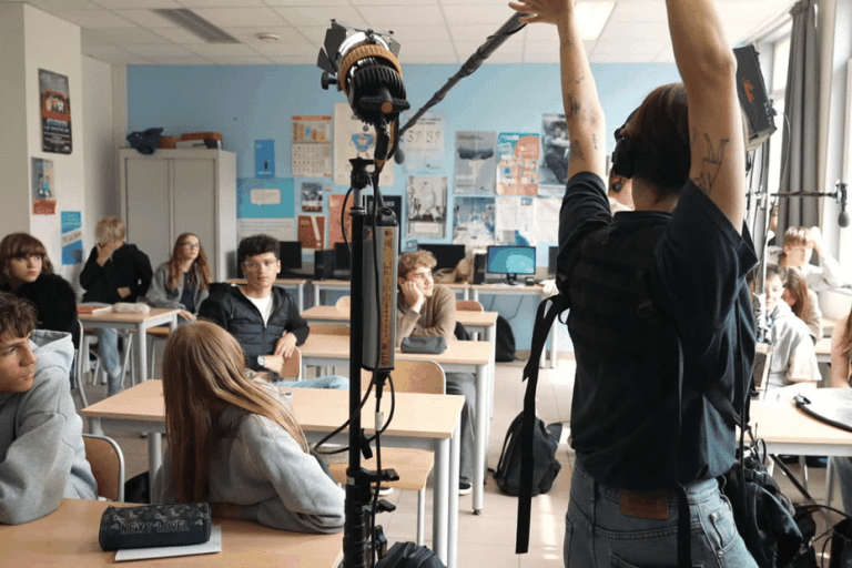 Des lycéens français sélectionnés pour un concours sur l&rsquo;égalité présentent un court-métrage sur les femmes transgenres.
