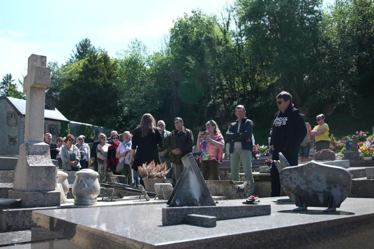Aux Andelys, le cimetière devient un site de visite printanière pour les curieux.