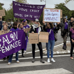 Manifestation féministe contre Patrick Bruel dans le Vaucluse