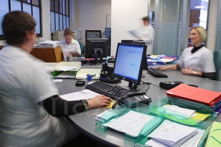 L&rsquo;hôpital d&rsquo;Orléans adopte l&rsquo;IA pour centraliser les informations patient et réduire les erreurs.