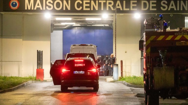 Sanctions disciplinaires annoncées après la mutinerie à la maison centrale de Saint-Maur, gardes à vue en cours.