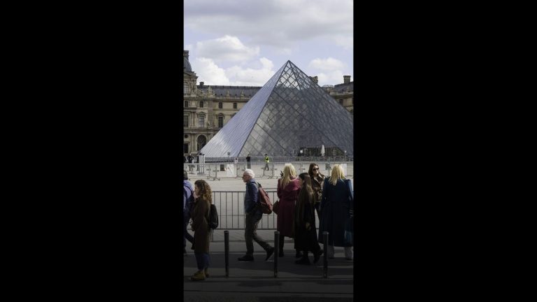 Un projet d&rsquo;attentat contre le Louvre déjoué par les autorités françaises.