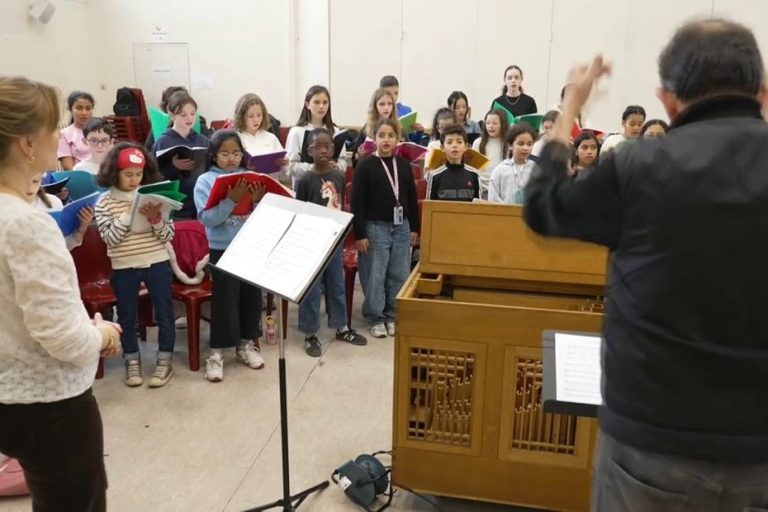 Quand des enfants de Versailles et Saint-Denis se rassemblent dans une chorale