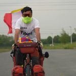 Un réfugié tibétain parcourt la France à vélo pour dénoncer la répression au Tibet.