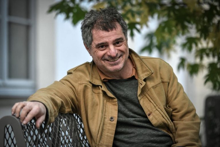 Pierre Salvadori, réalisateur corse, ouvre le festival de Cannes 2023 avec son nouveau film.