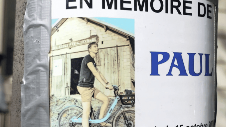 Cycliste mort écrasé à Paris : un automobiliste jugé pour meurtre.