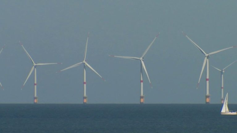 Fécamp : les éoliennes en mer suscitent des tensions mais génèrent des revenus pour les communes