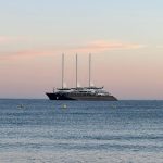 Le plus grand voilier du monde fait le beau au Festival de Cannes