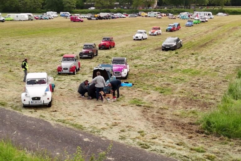 Une grande célébration de la mythique 2CV dans le Vendômois