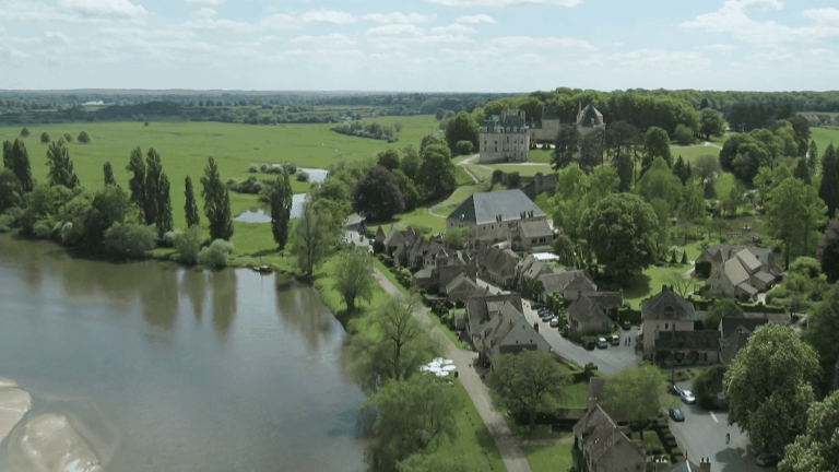 Apremont-sur-Allier : Un Bijou du Berry
