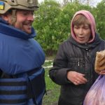 Un boulanger français opère en Ukraine dans des zones touchées par les bombardements.