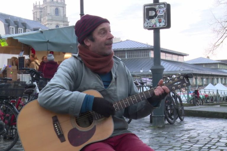 Rodrigue, Rennais, lance une pétition contre un arrêté sur les chanteurs de rue.
