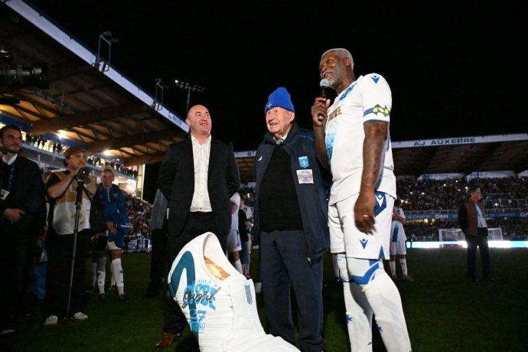 AJ Auxerre : Guy Roux et Djibril Cissé réagissent au maintien en Ligue 1 in extremis