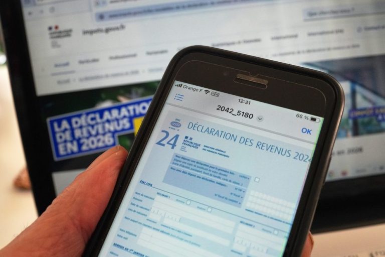 Impôts 2026 : dates limites de déclaration des revenus par département en France.