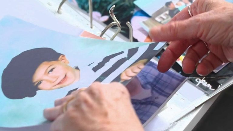 Procès de l&rsquo;accusé du meurtre de Jonathan Coulom : la famille réclame des réponses 22 ans après.