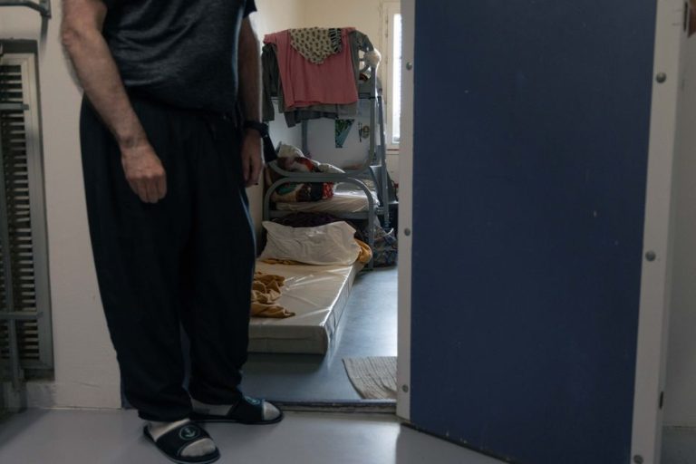 Un détenu de la prison de Nantes hospitalisé après un incendie dans sa cellule.