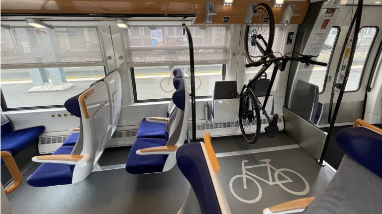 Le TER de la région Centre-Val de Loire reçoit 24 nouvelles rames « VéloMax » pour améliorer le service.