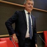 Immigration : Gérald Darmanin critiqué pour la baisse des premiers titres de séjour.