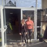 Océane ouvre un pressing spécialisé pour équipements équestres en France.