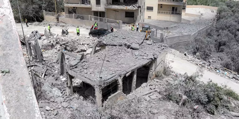 Israël : sept morts dont un chef du Jihad islamique dans des frappes au Liban.