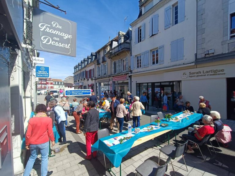 Orthez : Le Secours catholique célèbre ses 80 ans rue des Jacobins.