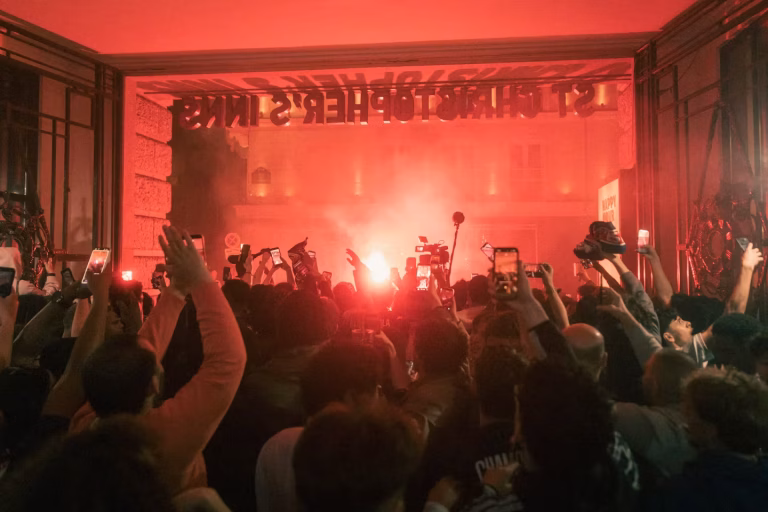 Victoire du PSG : célébrations et débordements signalés à Paris.