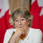 La carrière de Louise Arbour : cinq dates clés entre la Cour suprême et la gouvernance canadienne.