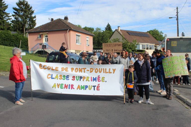 Pont-d&rsquo;Ouilly : une marche pour s&rsquo;opposer à la fermeture d&rsquo;une classe scolaire.
