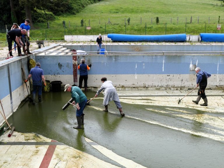Grand nettoyage dans une piscine abandonnée du Calvados : « C’est révoltant »