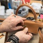 Hermès ouvre une nouvelle manufacture d&rsquo;accessoires en métal à Champigny, France.