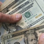 La guerre en Iran souligne la faiblesse du dollar américain sur les marchés internationaux.