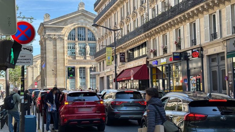Gare du Nord à Paris : l&rsquo;afflux de taxis et VTC aggrave les nuisances pour les riverains.